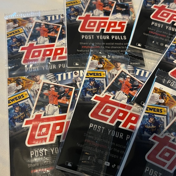 TOPPS packs, NEW, NATIONAL CARD SHOW 2025. - Picture 2 of 3